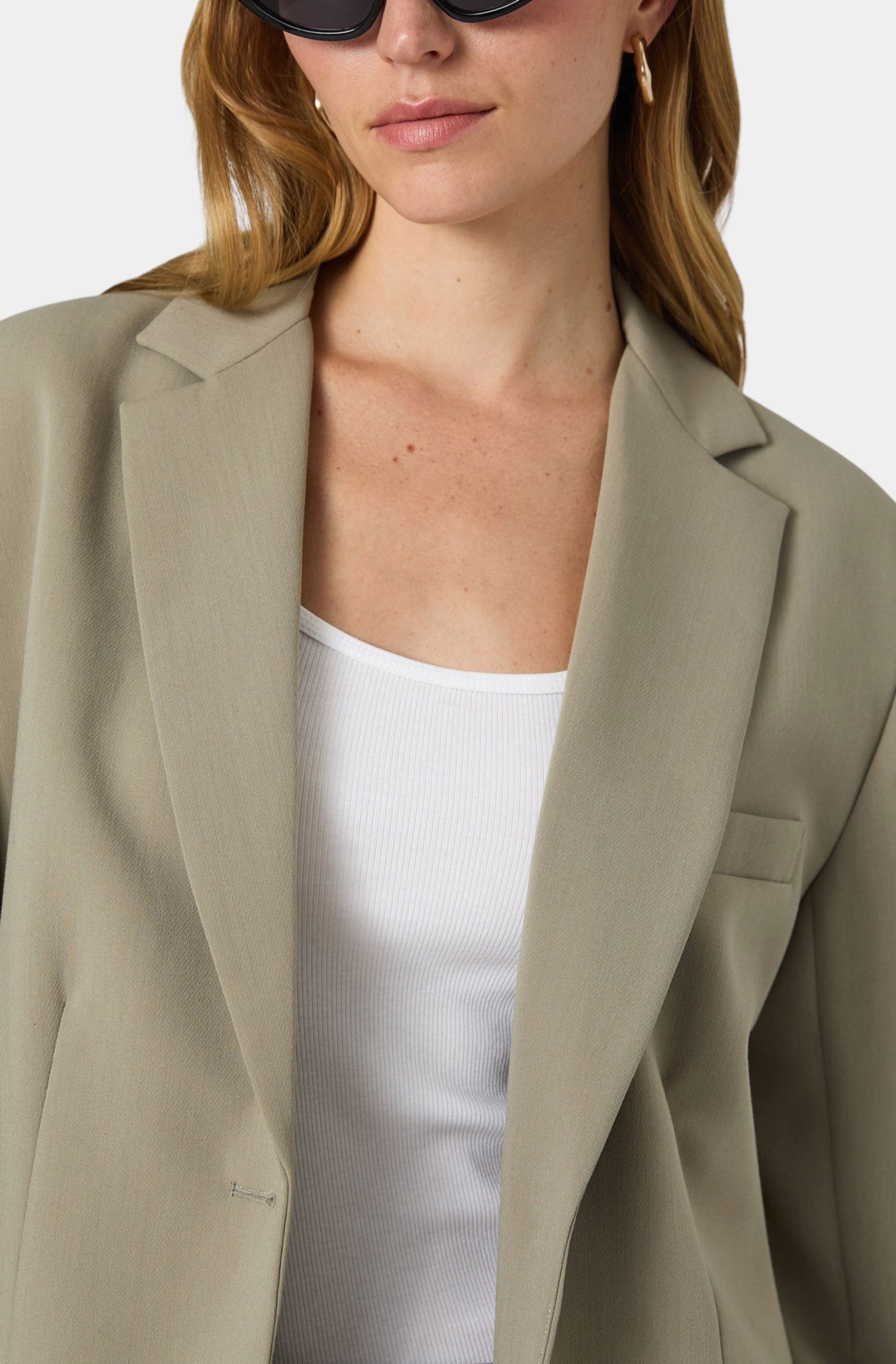 Close-up of Azra Twill Blazer's split lapel collar